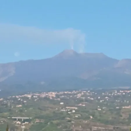 Tropicana דירה *