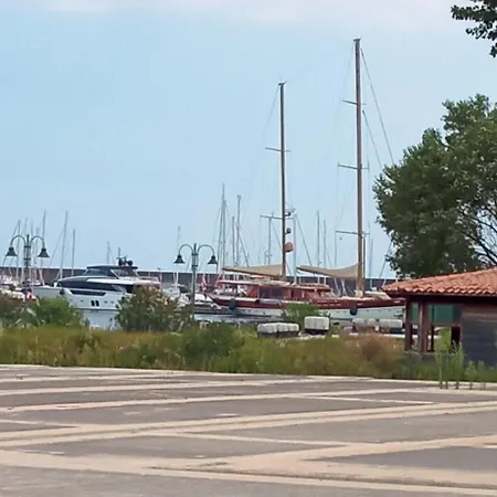 Tropicana דירה *